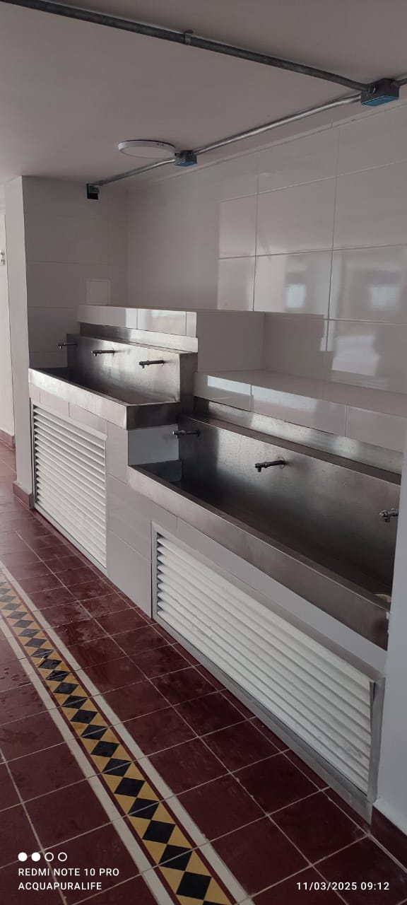 Bebedero institucional en acero inoxidable para colegios ACQUAPURALIFE